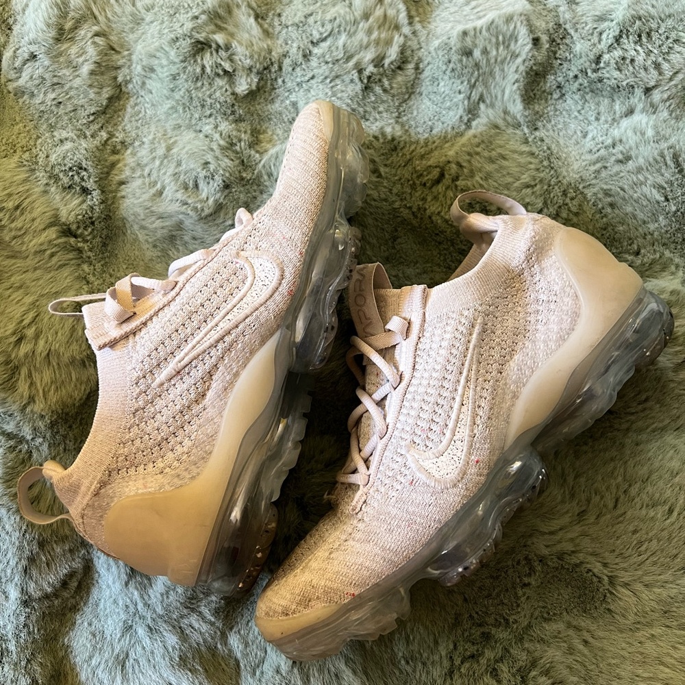 Nike Women's  vapormax flyknit Sneakers